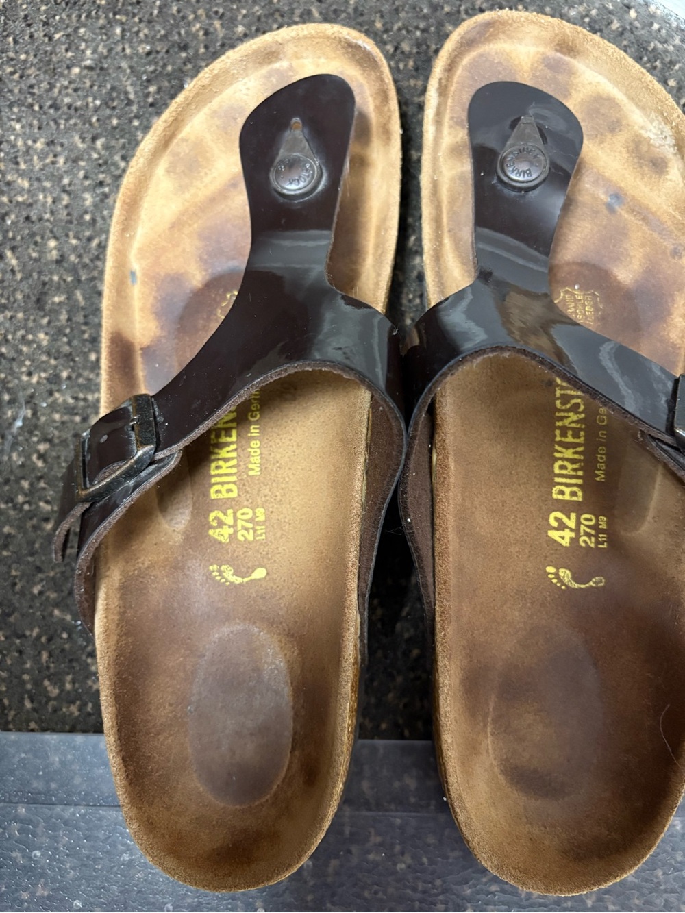 Birkenstock Women’s dark brown Patent Gizeh Sandals